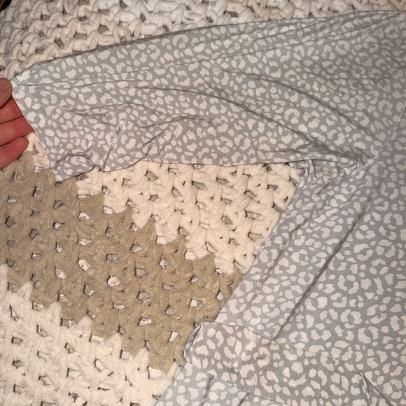 Rene Rofe Gray Leopard Print Robe - Picture 4 of 4